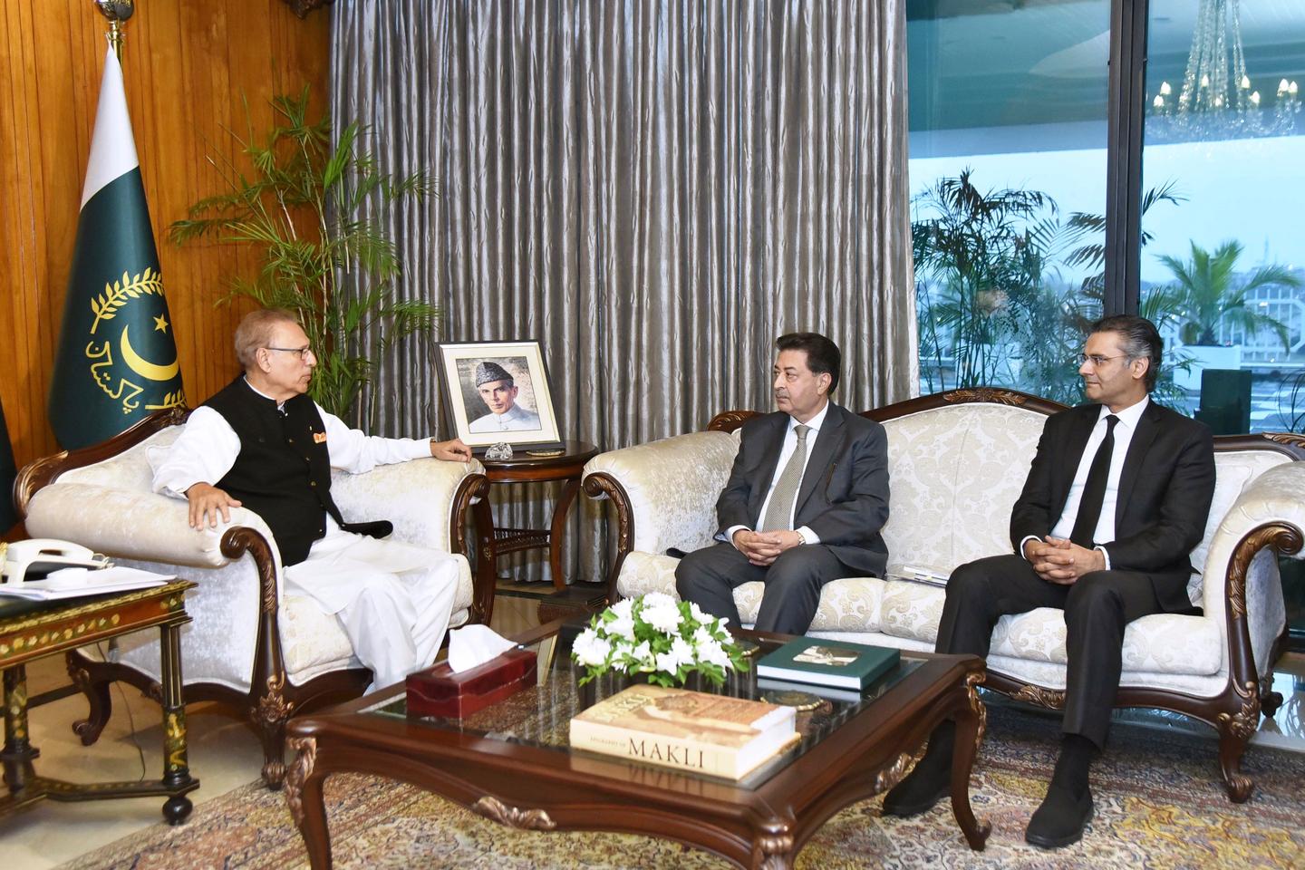 Pakistan, in crisis, pushes elections back to February 8