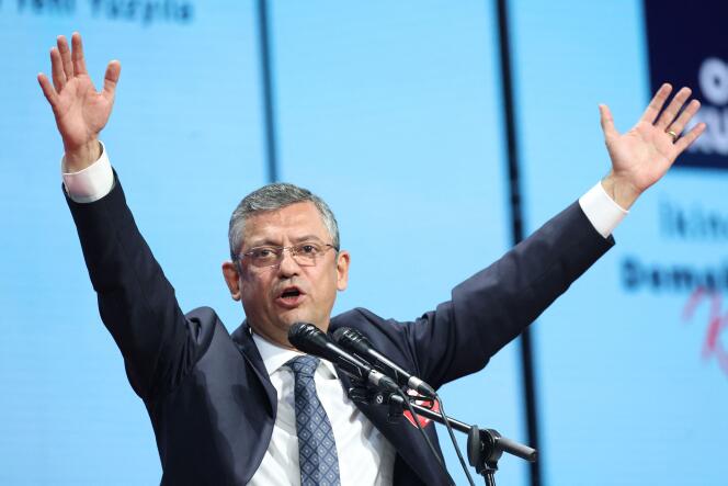 Özgür Özel, nouveau président du Parti républicain du peuple, lors du congrès annuel du parti, à Ankara (Turquie), le 4 novembre 2023.
