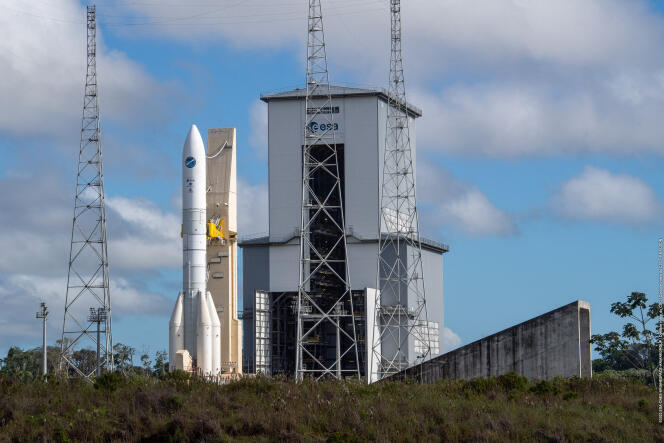Un cohete Ariane-6 en su plataforma de lanzamiento, en Kourou, Guyana, el 23 de junio de 2023.