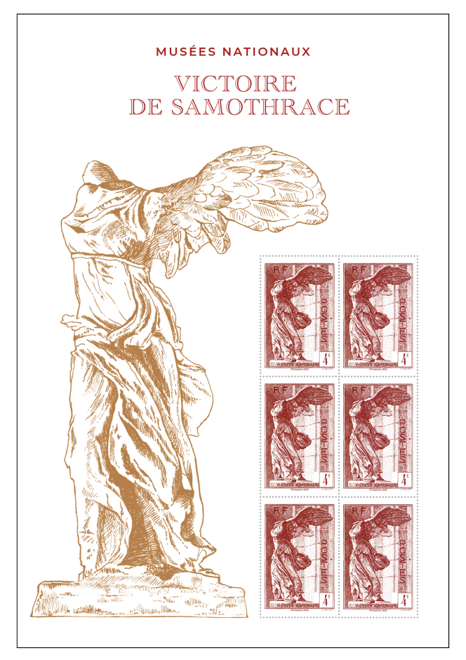 Bloc « Victoire de Samothrace ». Création de Ségolène Carron d’après photo Josse/Bridgeman. Timbre Musées nationaux de 1937, dessiné et gravé par Antonin Delzers, Musée de La Poste, 2023.