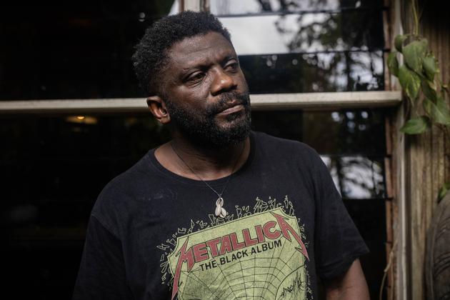 Writer Gauz, invited to give a talk at the Bushman Café, Abidjan, on November 4, 2023.