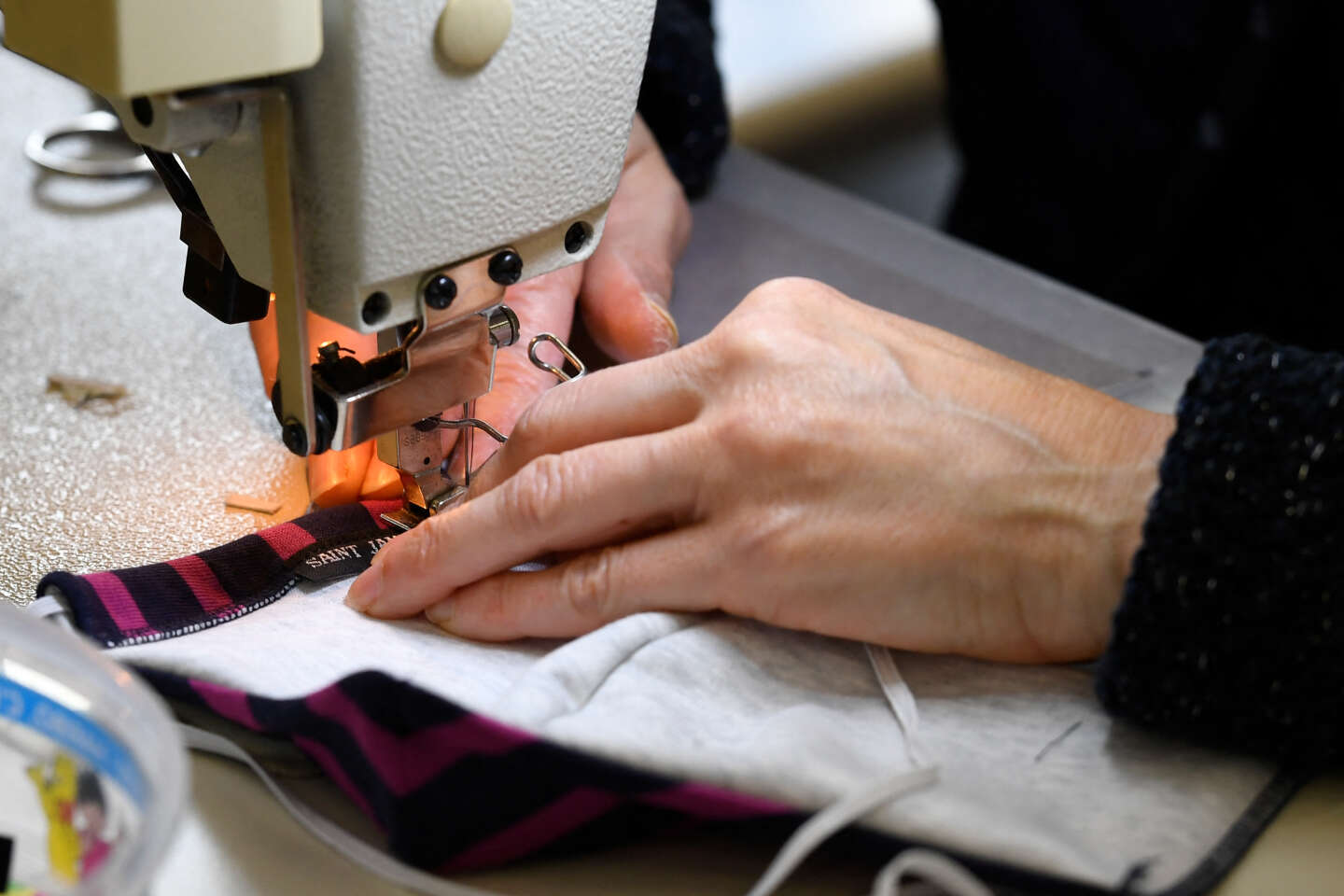Textiles, chaussures : le « bonus réparation » officiellement lancé
