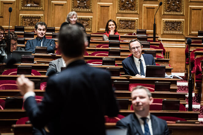 Le ministre de l'intérieur, Gérald Darmanin, prend la parole devant les sénateurs au premier jour de l'examen du projet de loi « immigration », à Paris, le 6 novembre 2023.