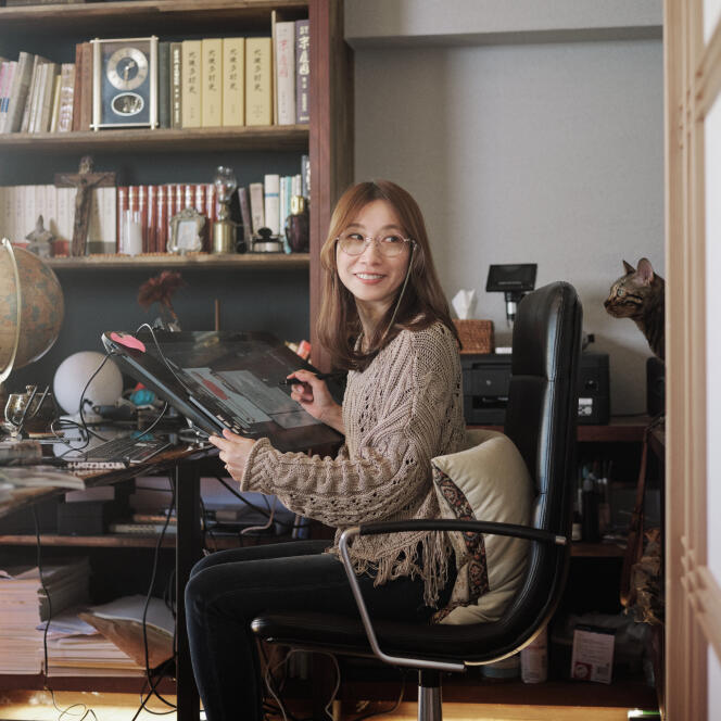 Kan Takahama, dans son bureau, chez elle à Amakusa (Japon), le 21 octobre 2023.