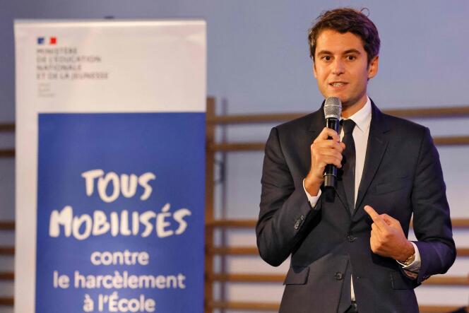 Gabriel Attal, ministre de l’éducation nationale et de la jeunesse, le 7 novembre, s’adresse à des lycéens, à Paris, lors d’un événement visant à sensibiliser au harcèlement scolaire.