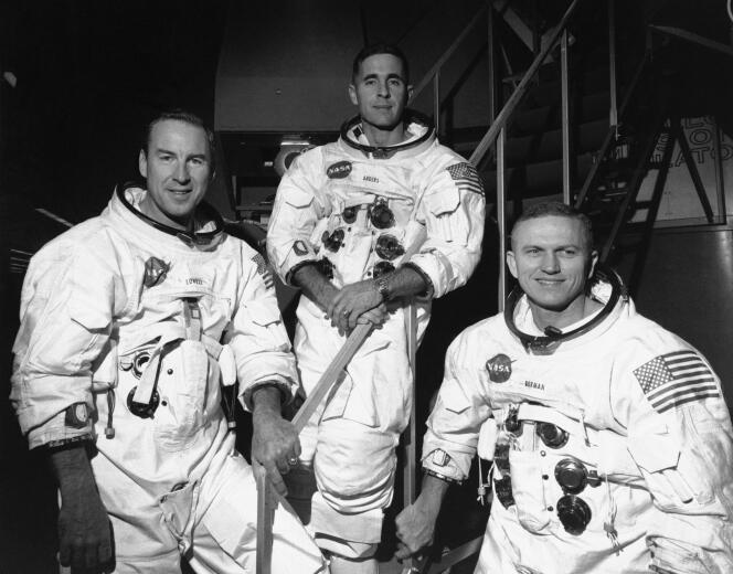 Astronauti dell'Apollo 8 prima dell'addestramento al Kennedy Space Center, Florida, 18 dicembre 1968. Da sinistra a destra: James Lovell, pilota del modulo di comando, William Anders, pilota del modulo lunare, e Frank Borman, comandante.
