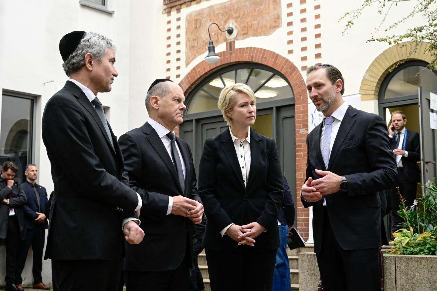 Germans commemorate Kristallnacht terror as antisemitism escalates again