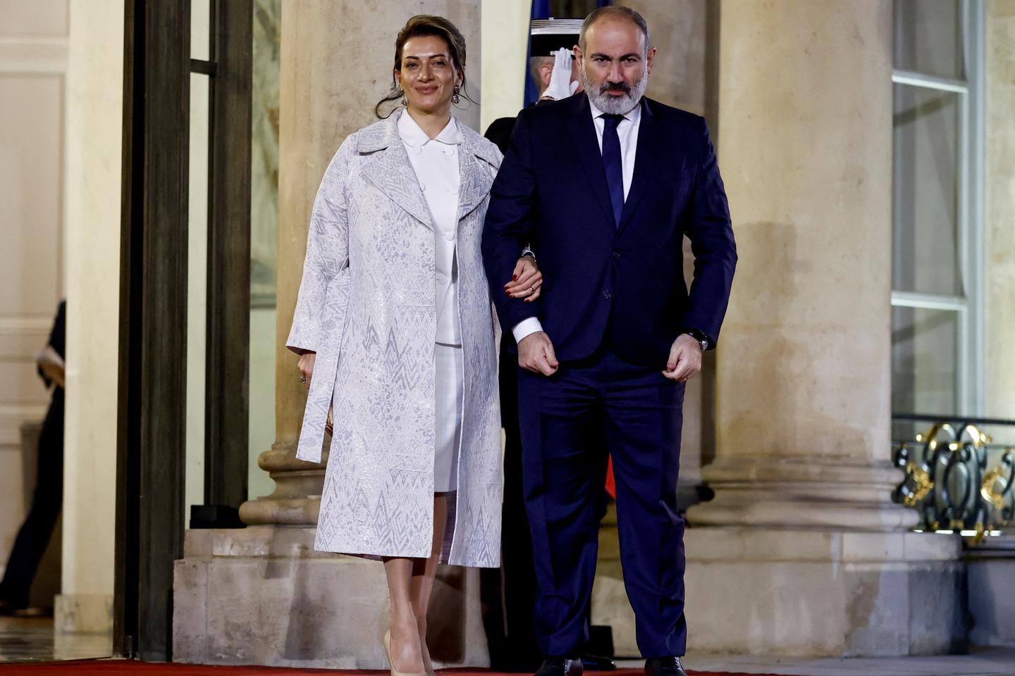 Armenia and Azerbaijan announce deal to work towards peace treaty