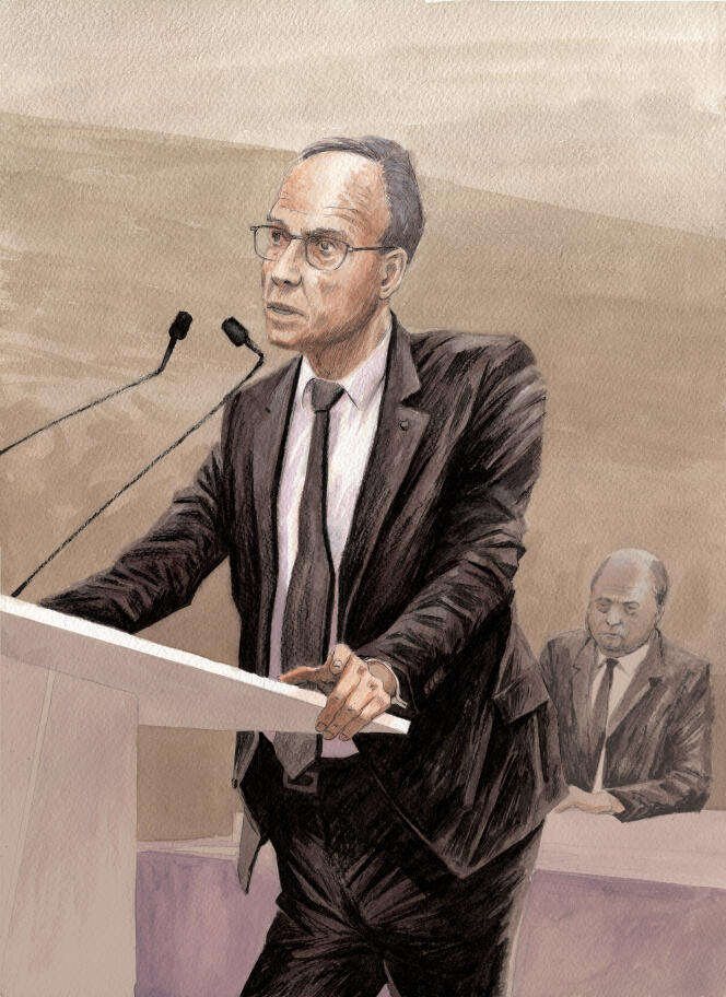 L'ancien procureur général près la Cour de cassation, François Molins, devant la Cour de justice de la République, à Paris, le 9 novembre 2023.