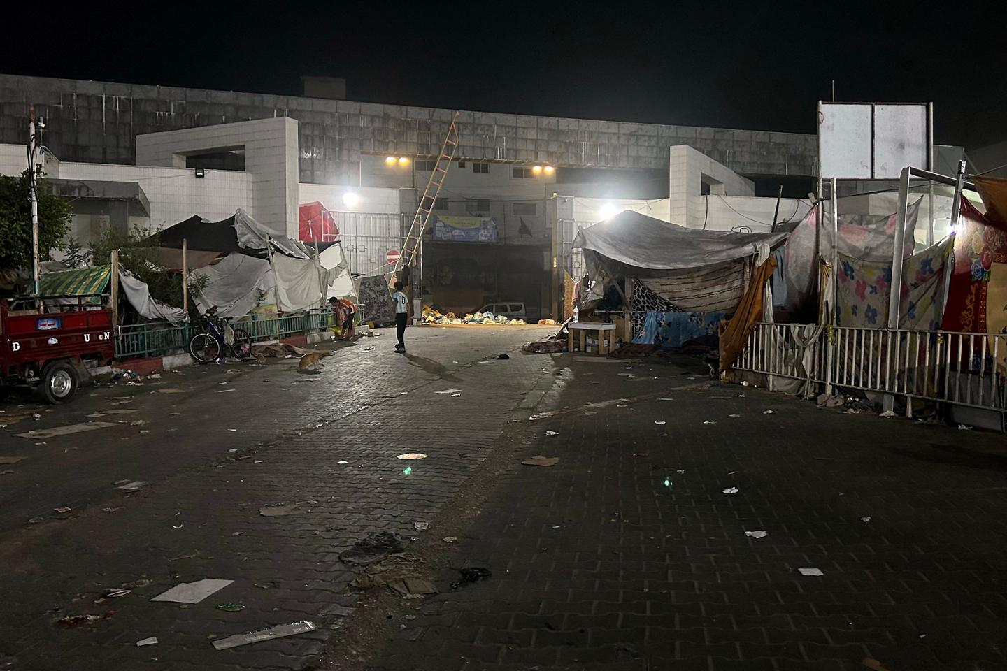 Heavy fighting causes 'catastrophic' scenes at Gaza hospital