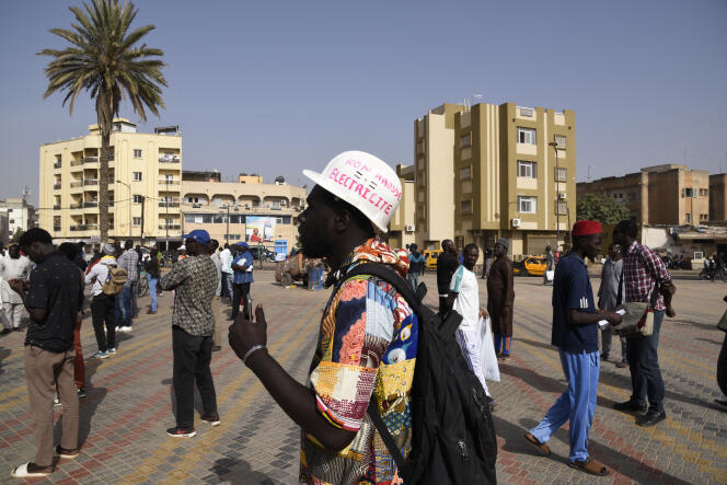 Los senegaleses se manifiestan contra el aumento de los precios de la electricidad, en Dakar, en diciembre de 2019.