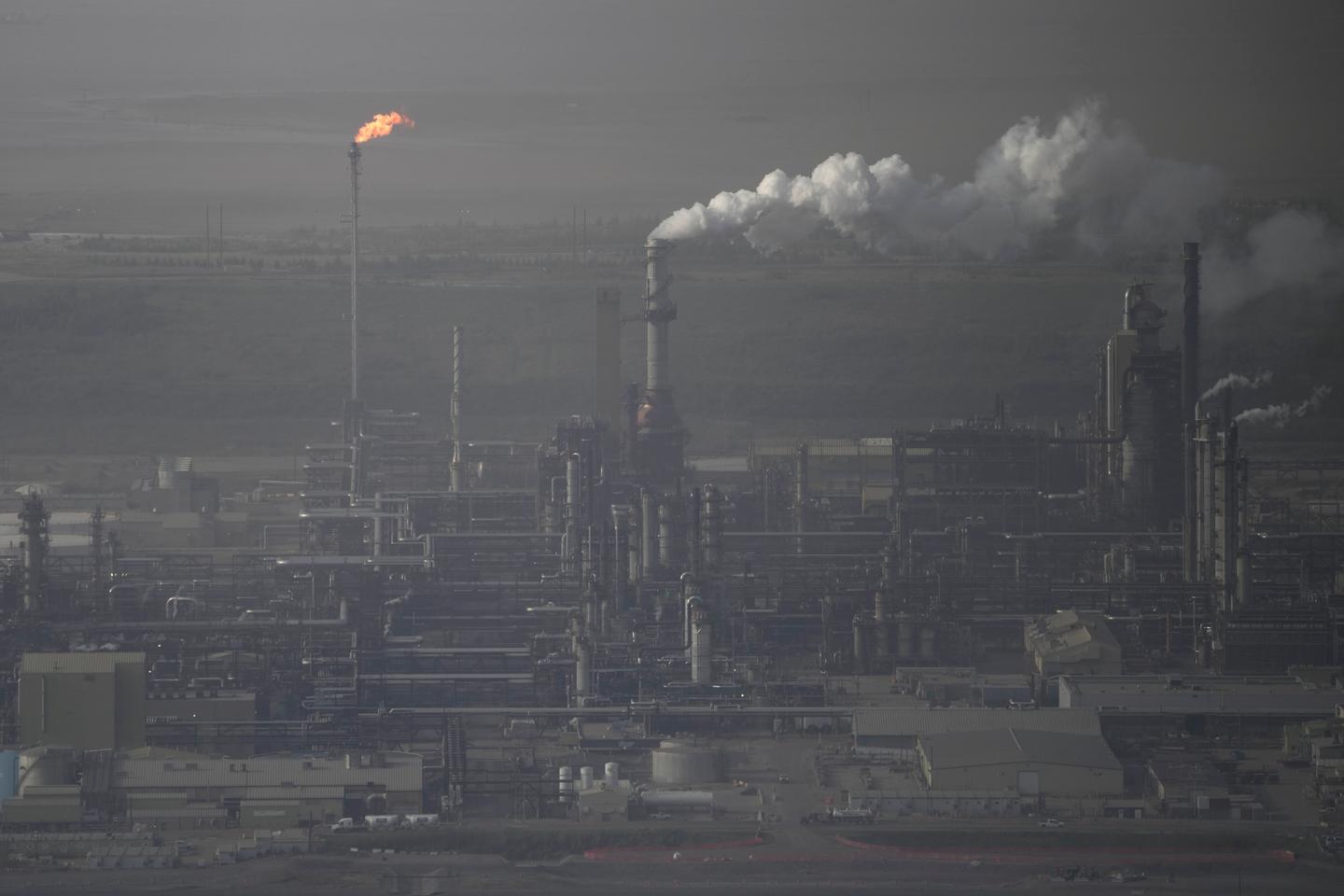 Canada criticized for its weak policy against global warming