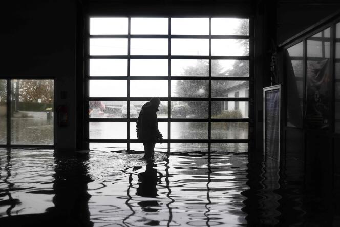 En un garaje inundado en Longfosse (Paso de Calais), el 10 de noviembre de 2023.