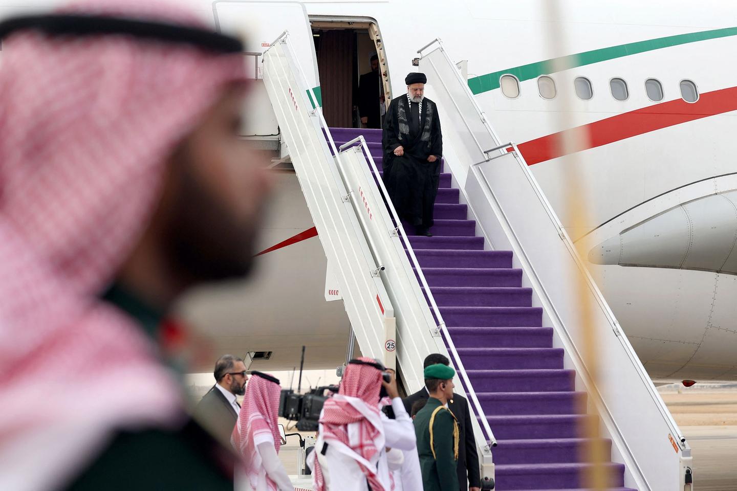 Israel-Hamas war: Gulf countries try not to get caught in US-Iran face-off