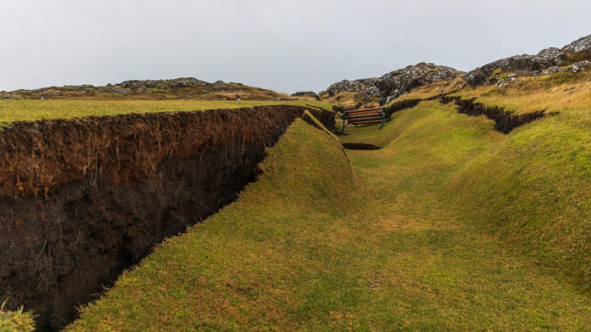 Daños provocados por la actividad volcánica en un campo de golf de Grindavik (Islandia), 11 de noviembre de 2023.   