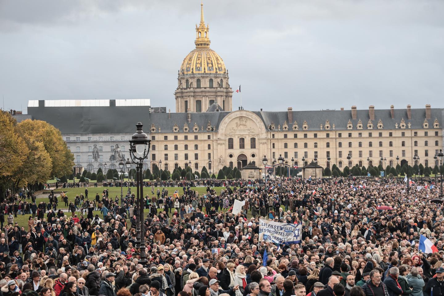March against anti-Semitism: A compact, dignified crowd to 'show Jews of France they are not alone'