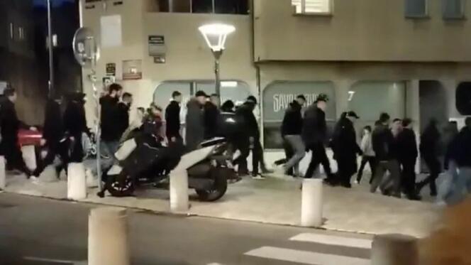 Capture d’une vidéo montrant un groupe d’ultradroite dans le quartier du Vieux Lyon, le 11 novembre 2023.