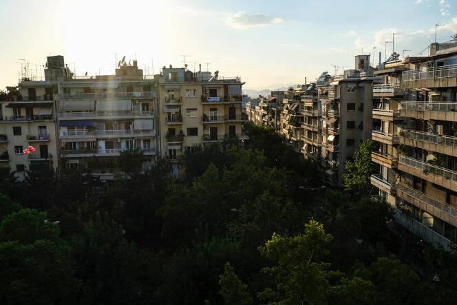 La place Exárchia, à Athènes, est régulièrement le théâtre, depuis un an, d’affrontements entre les habitants du quartier et la police.