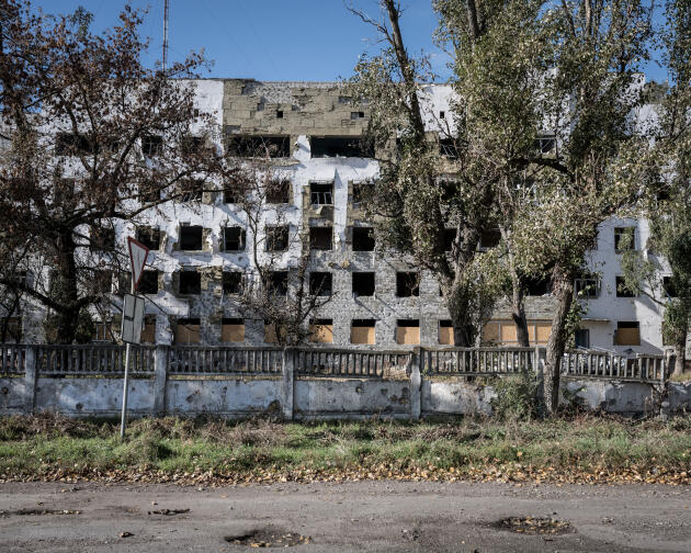 Un edificio destruido en una calle de Houliaïpole, el 20 de octubre de 2023. La ciudad está en primera línea y sufre bombardeos diarios.