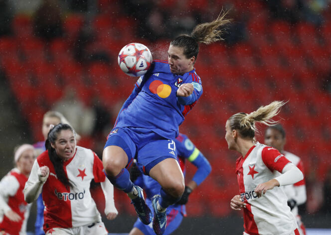 La lionesa Vanessa Gilles anotó dos goles durante la victoria del OL sobre el Slavia (9-0), en Praga, el 14 de noviembre de 2023.