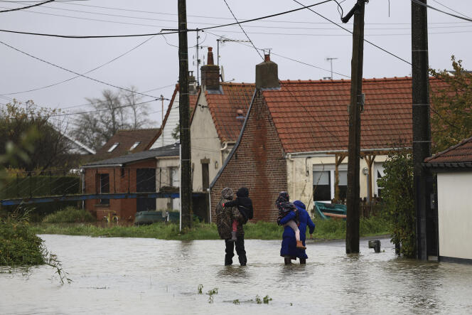En una calle inundada en Doulac, cerca de Saint-Omer (Paso de Calais), el martes 14 de noviembre.