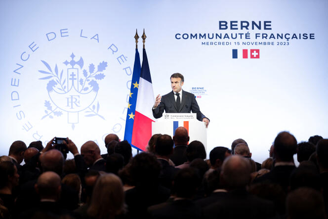 Le président de la République Emmanuel Macron, le 15 novembre lors d'une rencontre avec la communauté française, à Berne, en Suisse.