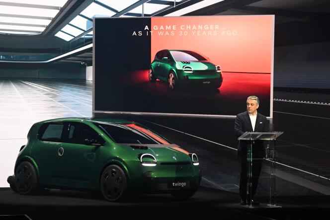 Il Direttore Generale di Renault, Luca De Meo, durante la presentazione della nuova auto elettrica Twingo, a Boulogne-Billancourt (Hauts-de-Seine), 15 novembre 2023.
