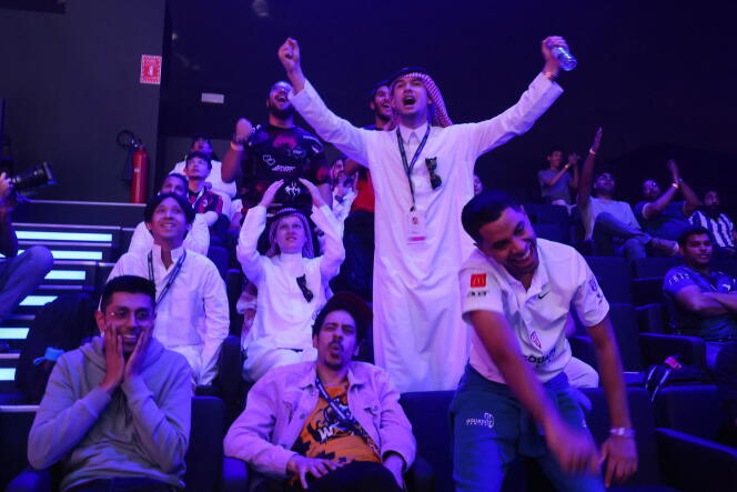 Des spectateurs du Gamers8, compétition de jeux vidéo, à Riyad, le 9 juillet 2023.