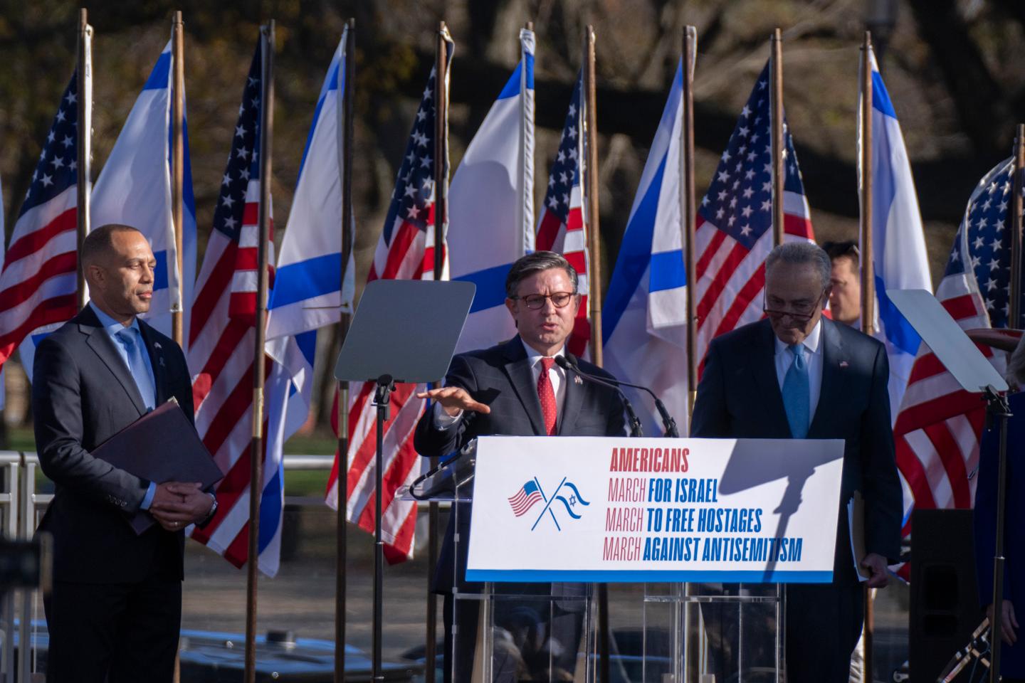US avoids budget crisis, at the expense of Ukraine and Israel