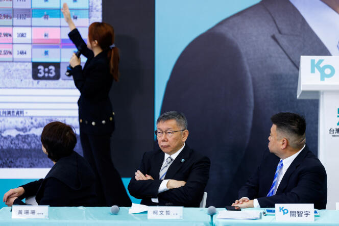 El presidente del Partido Popular de Taiwán, Ko Wen-je, candidato a favor de un acercamiento con Beijing, durante una conferencia de prensa, el 18 de noviembre de 2023, en Taipei.
