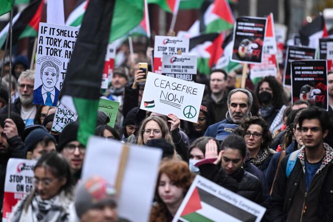 Lors d’une manifestation appelant à un cessez-le-feu dans le conflit entre Israël et le Hamas, à Londres, le 18 novembre 2023.