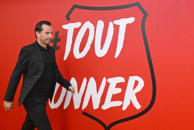 Julien Stéphan, le nouvel entraîneur de Rennes, arrive à une conférence de presse au stade Roazhon Park, le 20 novembre 2023. 