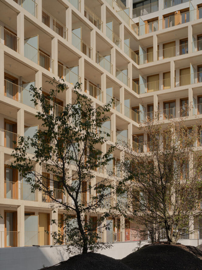L’îlot Saint-Germain et ses 254 logements sociaux, dans le 7e arrondissement de Paris, est un projet réalisé par les agences François Brugel Architectes associés et h2o pour le compte de la Régie immobilière de la ville de Paris (RIVP).