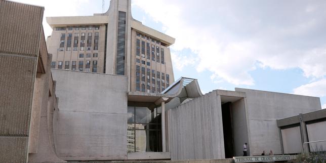 LE MONDE 🔵 Val-de-Marne : un septuagénaire placé sous contrôle