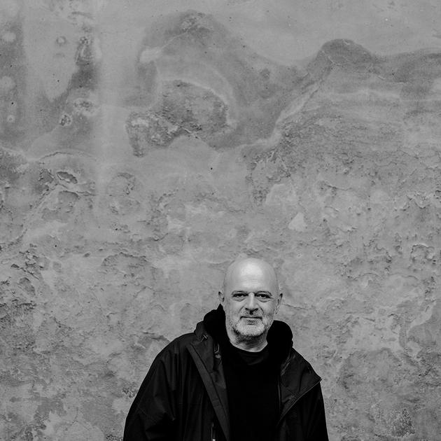 Hussein Chalayan, en Londres, 31 de octubre de 2023.