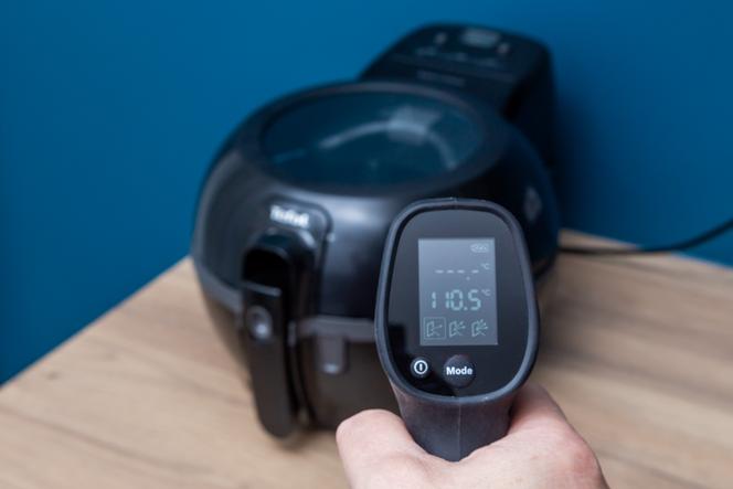 La température de la vitre de la friteuse Tefal dépasse les 110 ° en fonctionnement