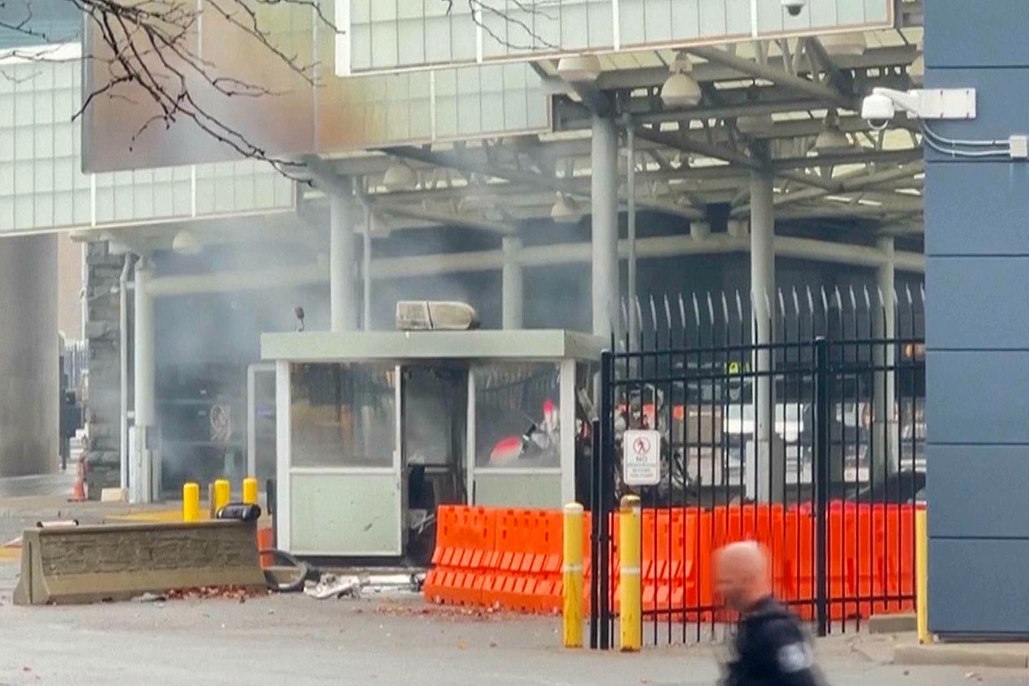 2 dead after vehicle explodes at Rainbow Bridge border crossing in Niagara Falls