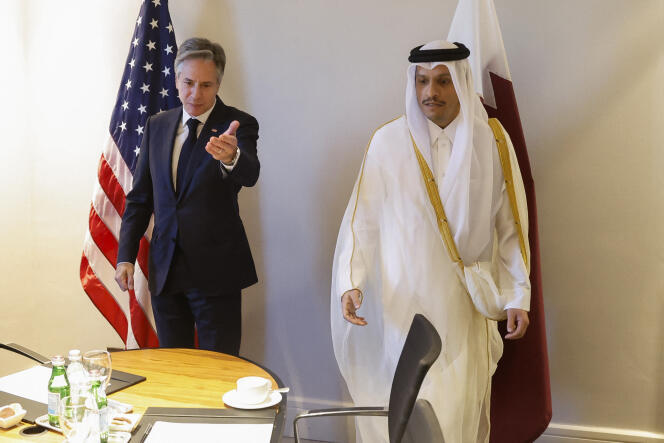 El secretario de Estado de Estados Unidos, Antony Blinken, con el primer ministro de Qatar, Mohammed Ben Abderrahmane Al-Thani, en Ammán el 4 de noviembre. 