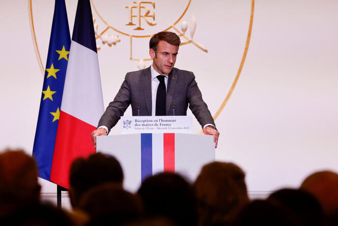 El presidente de la República, Emmanuel Macron, durante la recepción en honor de los alcaldes, en el Elíseo, el 22 de noviembre de 2023.