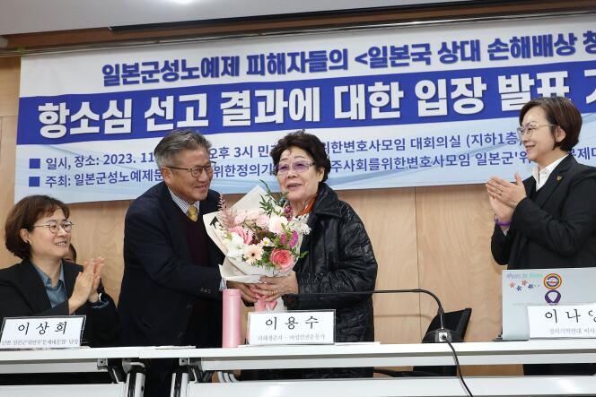 Lee Young-soo, una de las dieciséis “mujeres de solaz” que presentaron una demanda contra Japón y obtuvieron una compensación, el 23 de noviembre de 2023, en Seúl.
