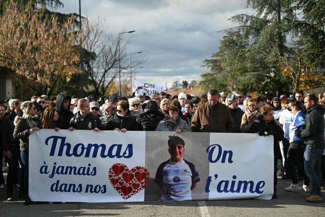 Marcha blanca, 22 de noviembre de 2023, en homenaje a Thomas, asesinado durante un baile en Crépol (Drôme) tres días antes.