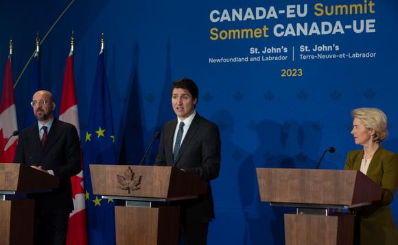 Charles Michel, Justin Trudeau et Ursula von der Leyen à une conférence de presse à St. John’sn le 24 novembre 2023, determination    le deuxième jour du sommet Canada-Union européenne.