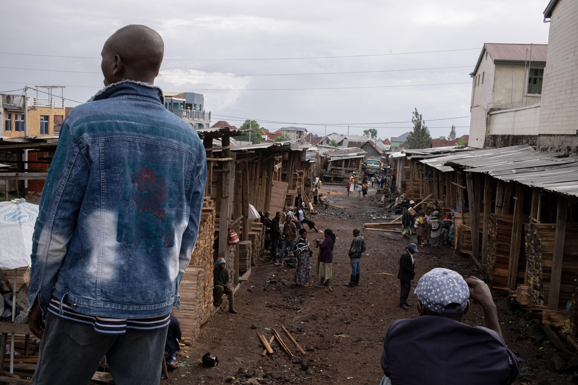 Marché de bois du quartier Ndosho, à Goma (Nord-Kivu), dans l’est de la RDC, le 17 novembre 2023. 