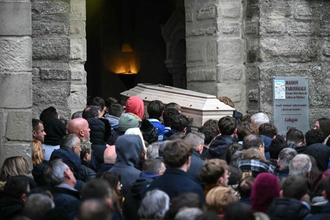 En el funeral de Thomas, un adolescente asesinado el 19 de noviembre de 2023 durante un baile del pueblo, en Crépol (Drôme).  En Crépol, 24 de noviembre de 2023.