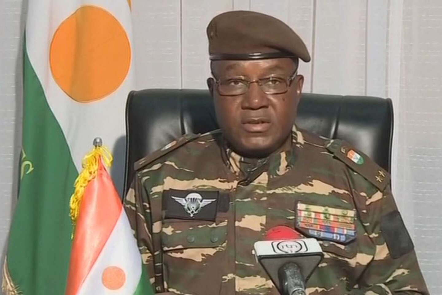 Le chef des putschistes au Niger fait sa première sortie à l’étranger chez ses pairs du Mali et du Burkina Faso