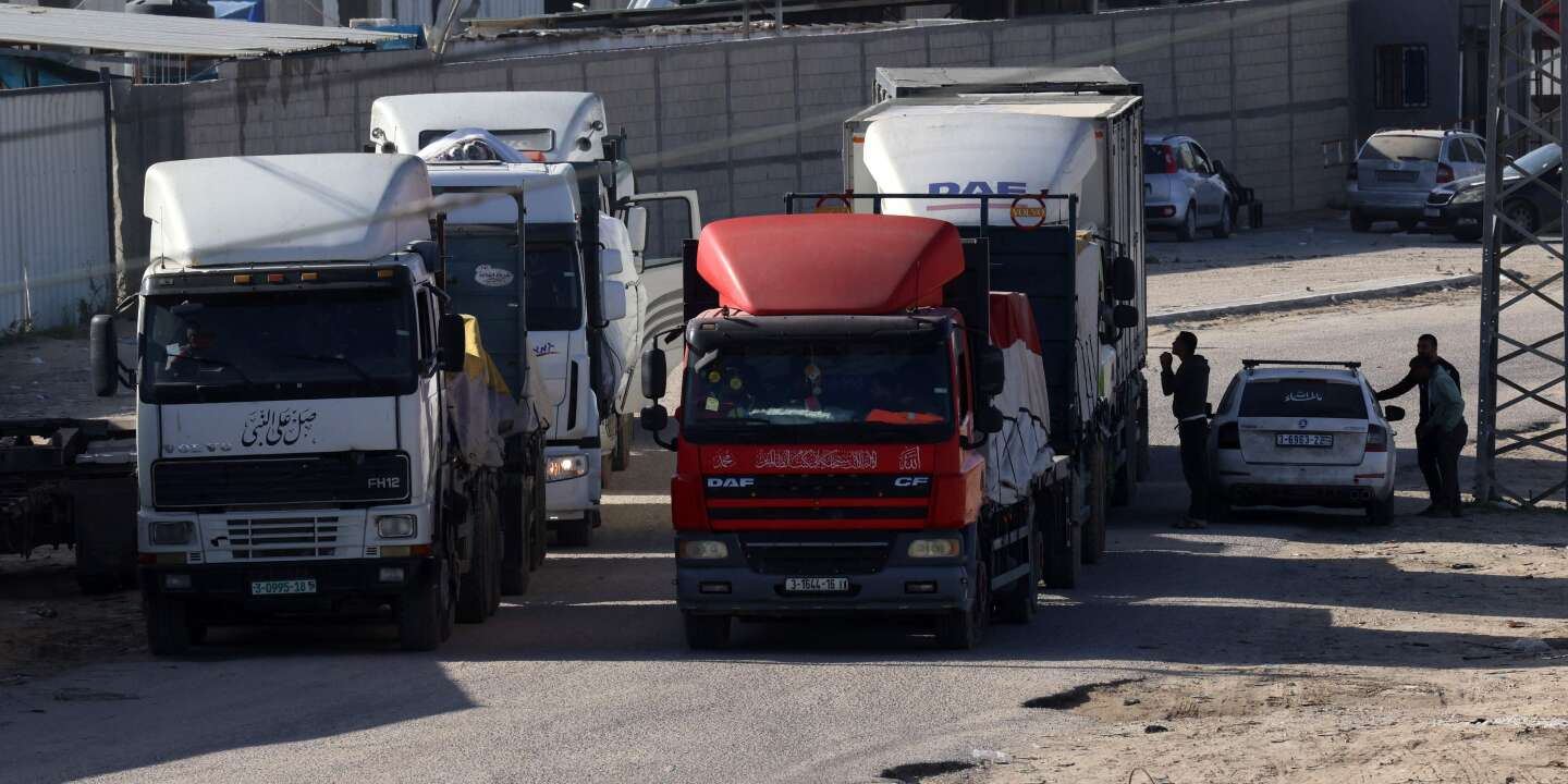The cease-fire officially began;  The first humanitarian aid trucks from Egypt entered Gaza