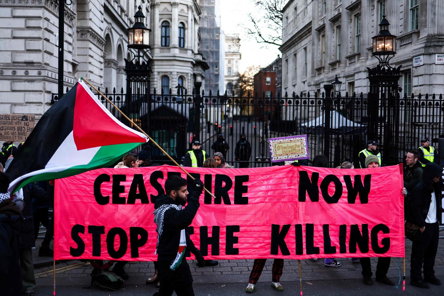 Hamas delays hostage release, accuses Israel of breaking truce deal