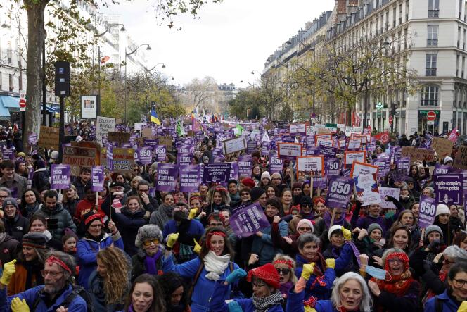 Manifestantes con motivo del Día Internacional de la Eliminación de la Violencia contra la Mujer, en París, el 25 de noviembre de 2023.
