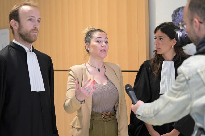 Magali Berdah, la fondatrice de l’agence d’influenceurs Shauna Events, aux côtés de ses avocats Antonin Gravelin-Rodriguez et Rachel-Flore Pardo, au Palais de justice de Paris, le 10 mai 2023.