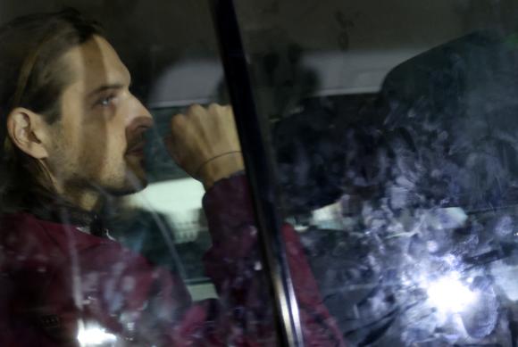 L’otage Roni Krivoi, 25 ans, enlevé par des militants du Hamas lors de l’attaque du 7 octobre contre Israël, get  à la frontière de Rafah, dans le sud de la bande de Gaza, le 26 novembre 2023.